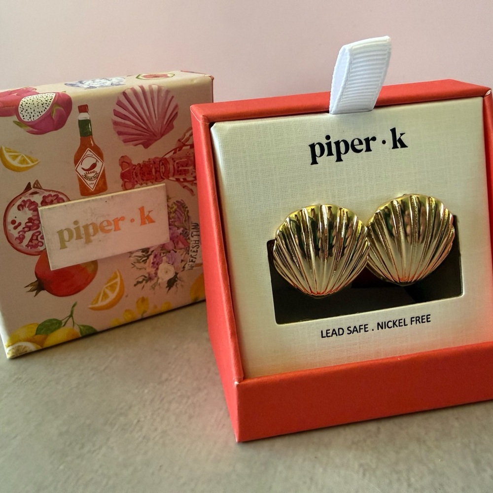 piper·k Gold Shell Stud Earrings - Gold